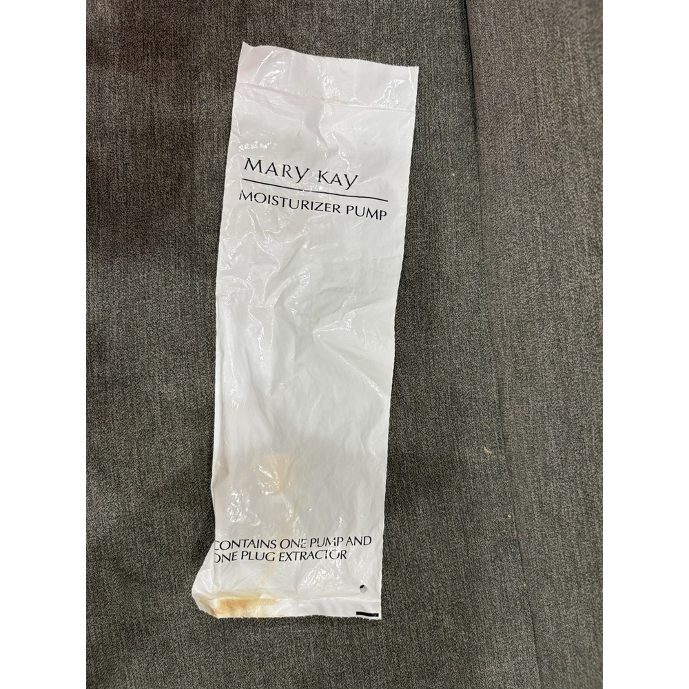 NEW Sealed Mary Kay Body Moisturizer Pump One Pump and One Plug Extractor
